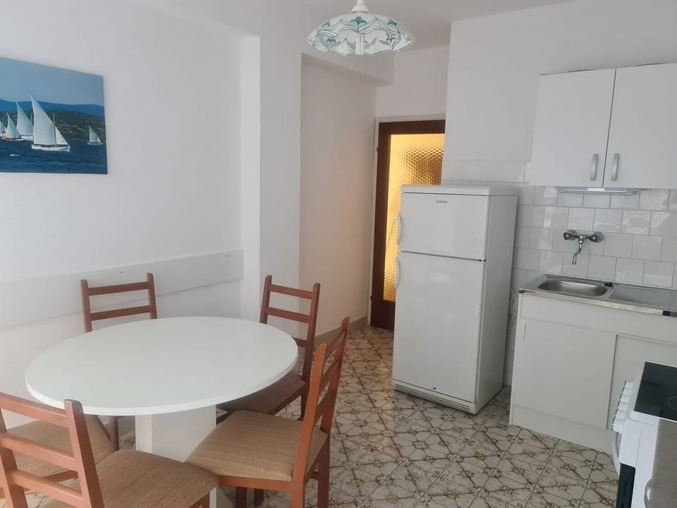 Apartment (A1) | Private kitchen | Fridge, oven, stovetop, electric kettle