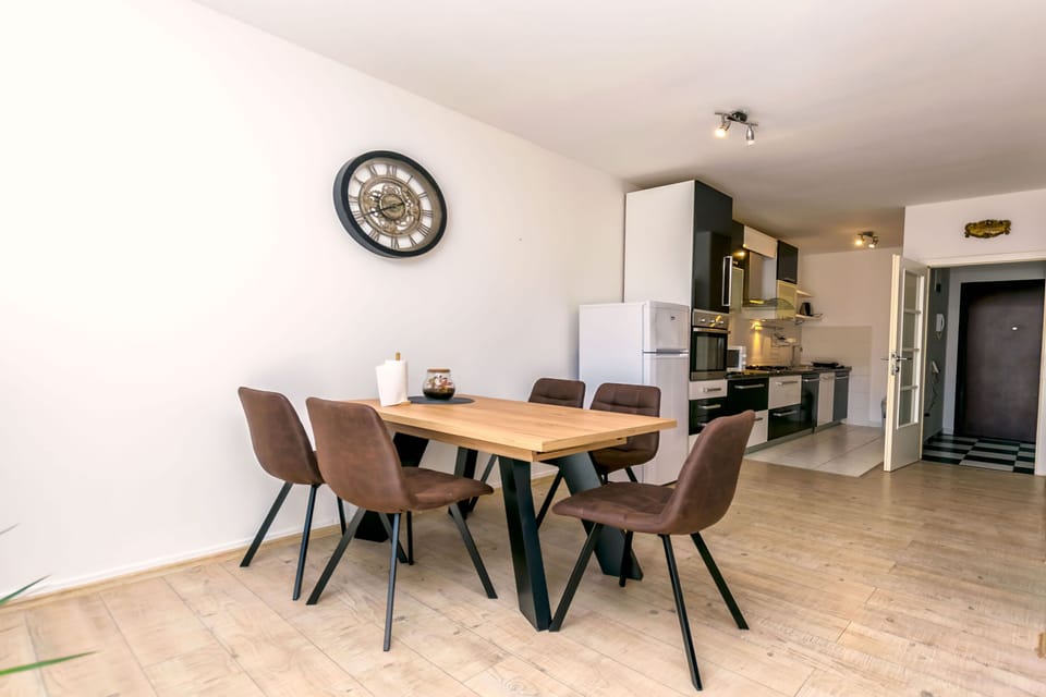 Apartment (A1) | Dining