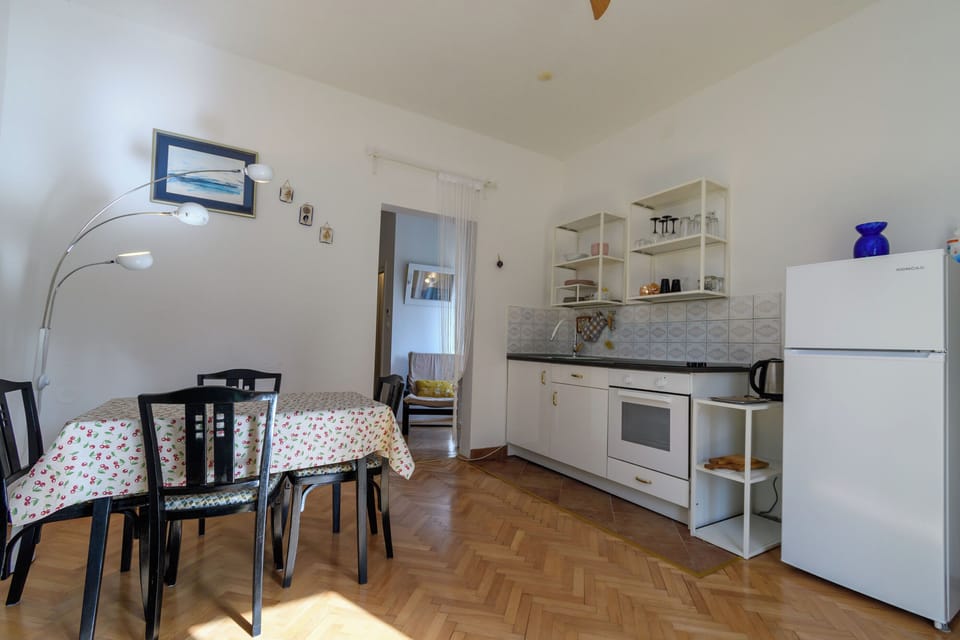 Studio (A1) | Private kitchen | Fridge, oven, stovetop, espresso maker