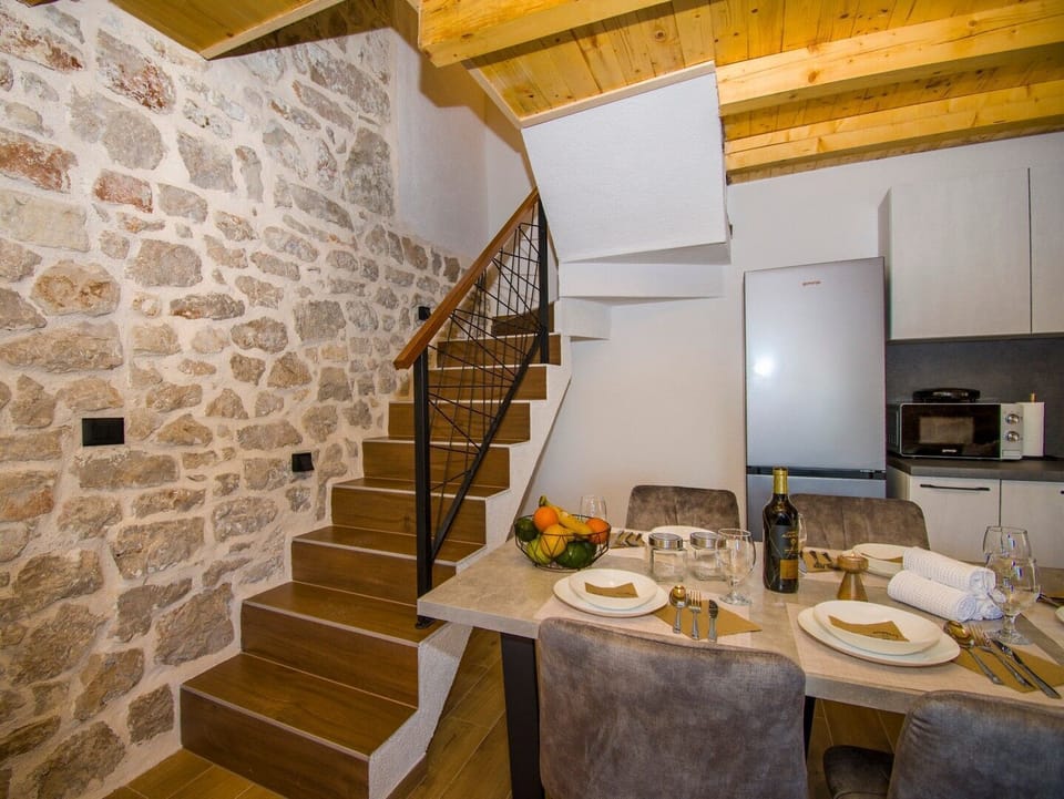 House | Dining