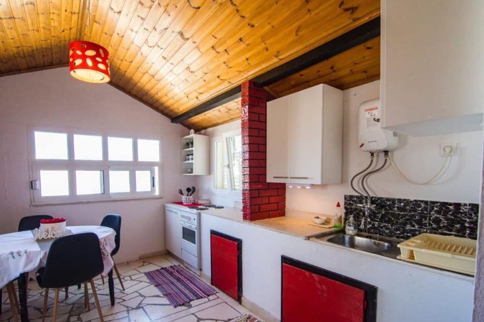 Apartment (A1) | Private kitchen | Fridge, oven, stovetop, espresso maker