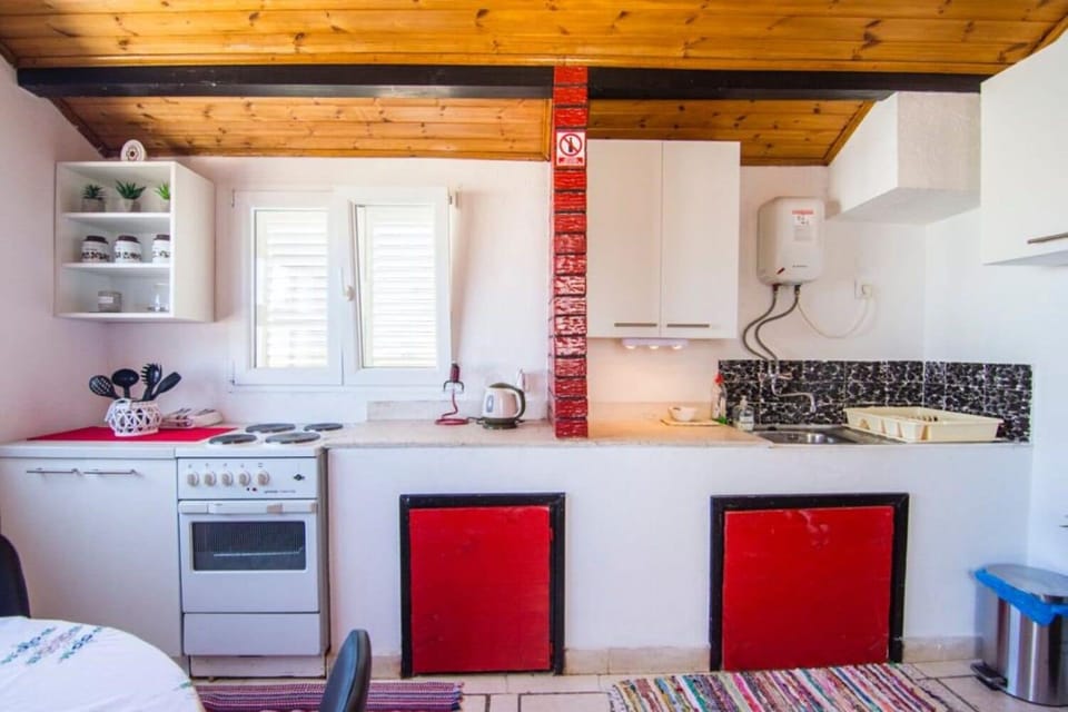 Apartment (A1) | Private kitchen | Fridge, oven, stovetop, espresso maker