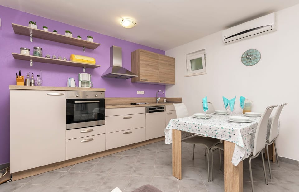 Apartment (A1) | Private kitchen | Fridge, oven, stovetop, dishwasher