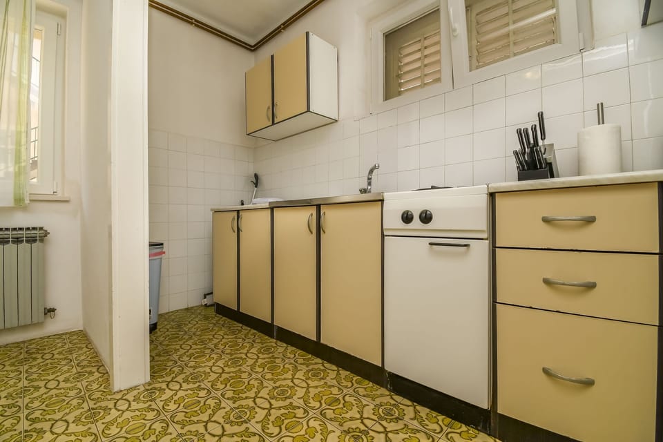 Apartment (A1) | Private kitchen | Fridge, stovetop, espresso maker, toaster