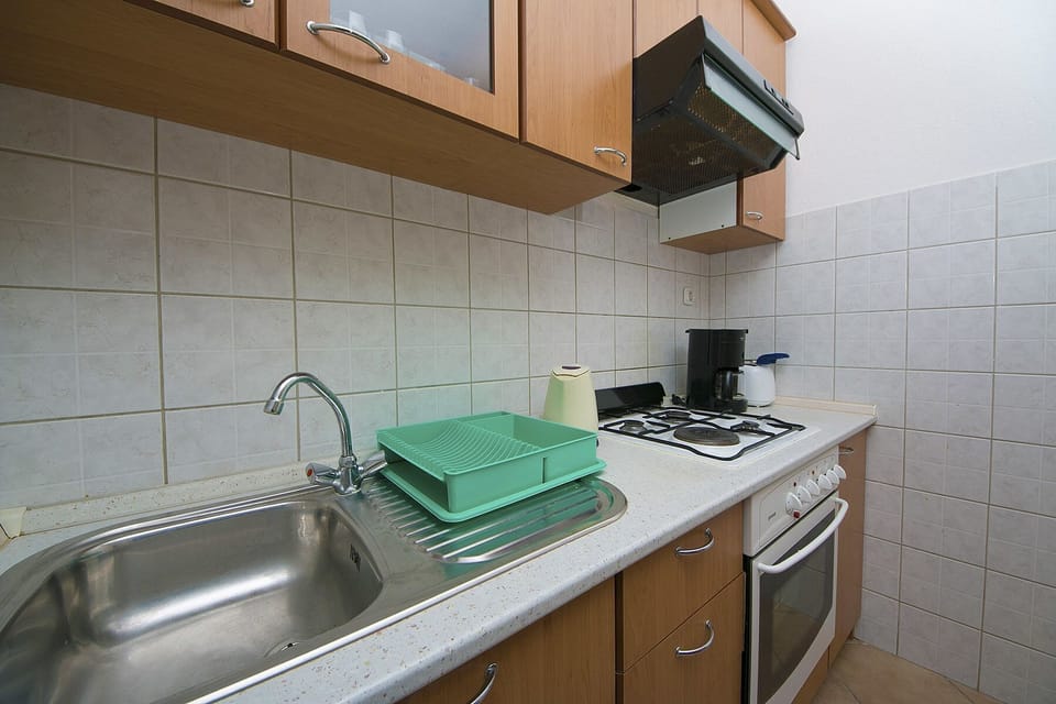 Apartment (A1) | Private kitchen | Fridge, oven, stovetop, espresso maker