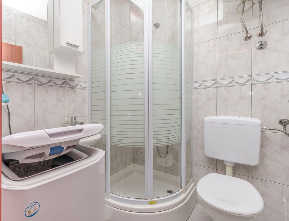 Apartment (A1) | Bathroom | Shower