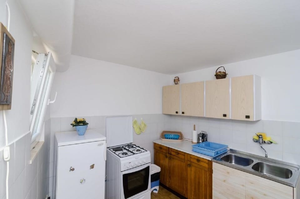 Apartment (A1) | Dining