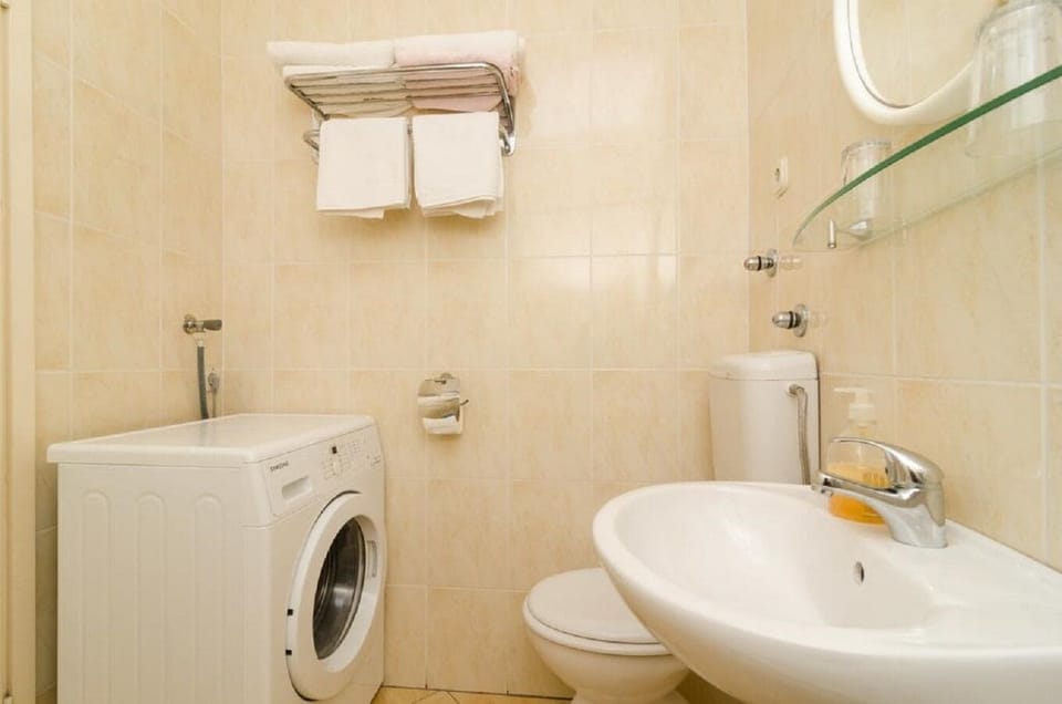 Apartment (A1) | Bathroom | Shower