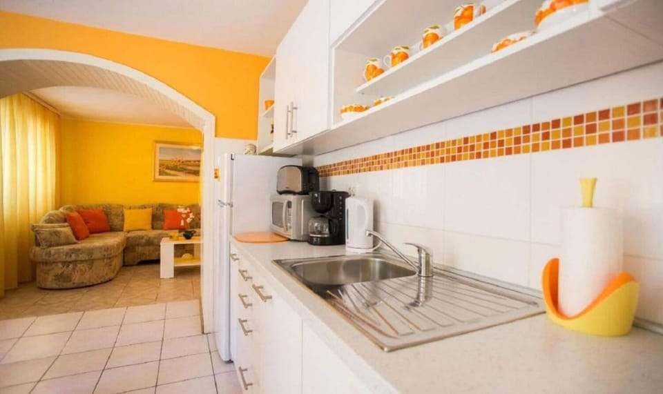 Apartment (A1) | Private kitchen | Fridge, microwave, oven, stovetop