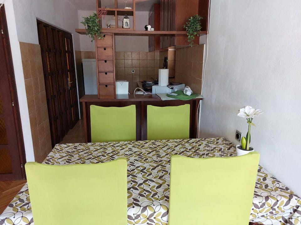 Apartment (A1) | Dining