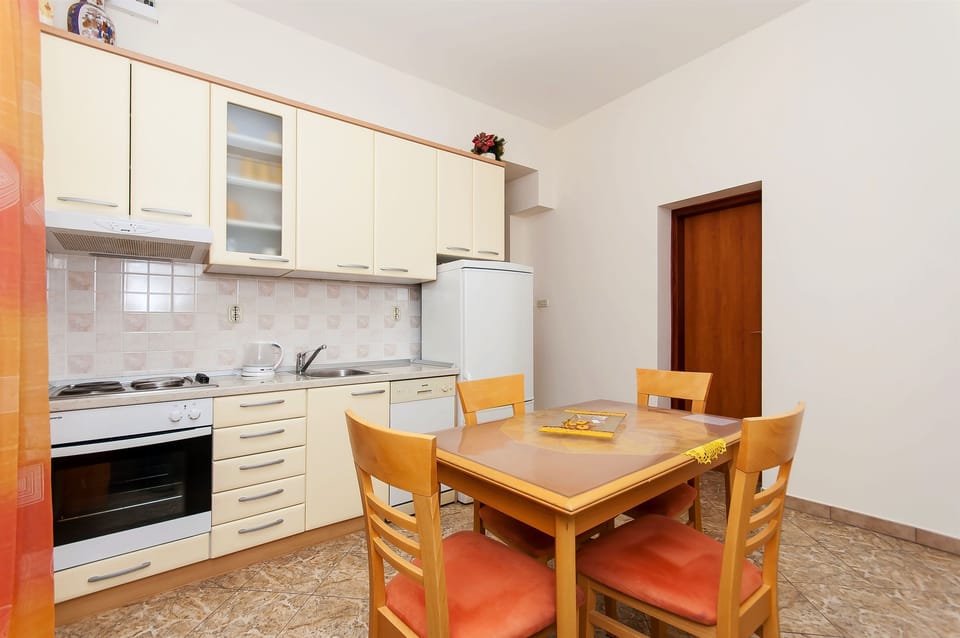 Apartment (A2) | Private kitchen | Fridge, oven, stovetop, dishwasher