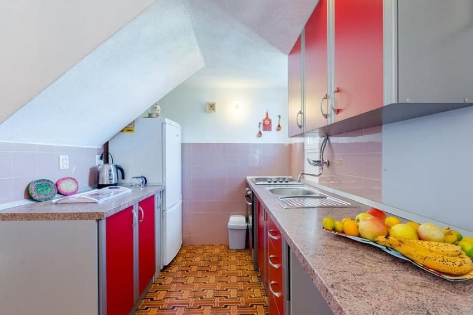 Apartment (A2) | Private kitchen | Fridge, stovetop, espresso maker, toaster