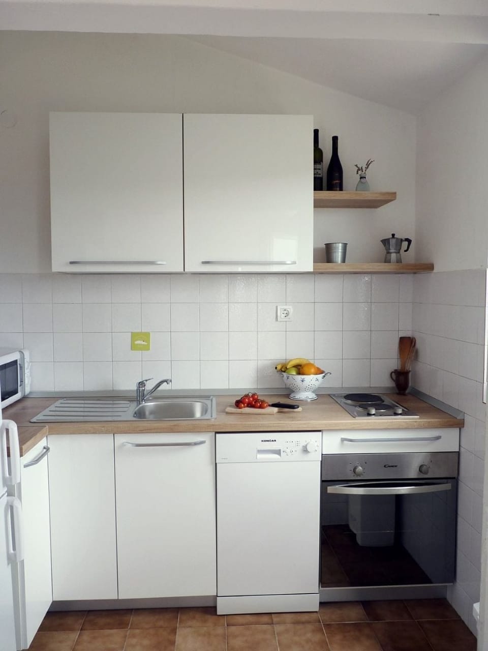 Apartment (A1) | Private kitchen | Fridge, microwave, oven, stovetop