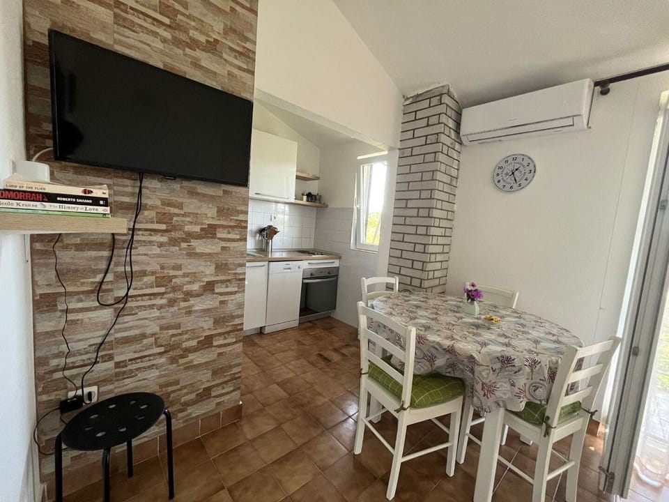 Apartment (A1) | Dining