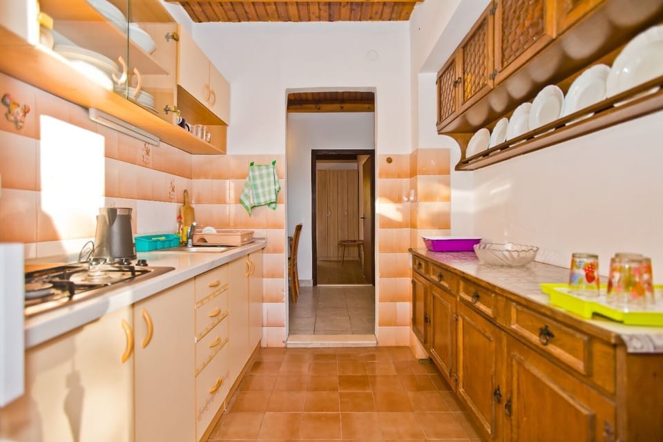 Apartment (A1) | Private kitchen | Fridge, stovetop, electric kettle, toaster