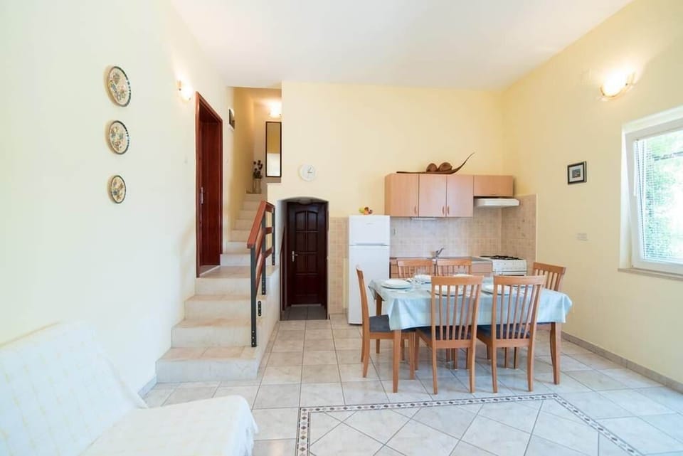 Apartment (A1) | Private kitchen | Fridge, oven, stovetop, espresso maker