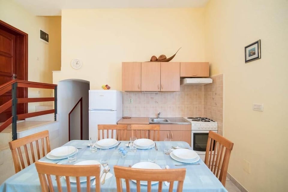 Apartment (A1) | Private kitchen | Fridge, oven, stovetop, espresso maker