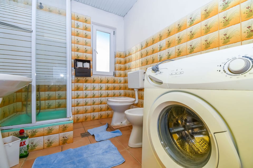 Apartment (A1) | Bathroom | Bathtub