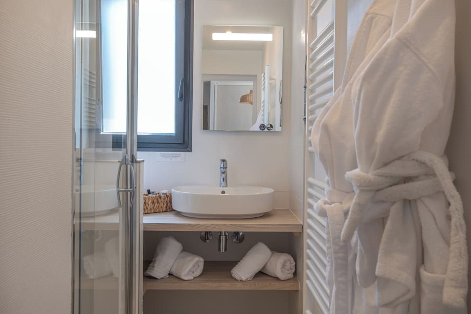 Double Room, Balcony, Sea View | Bathroom