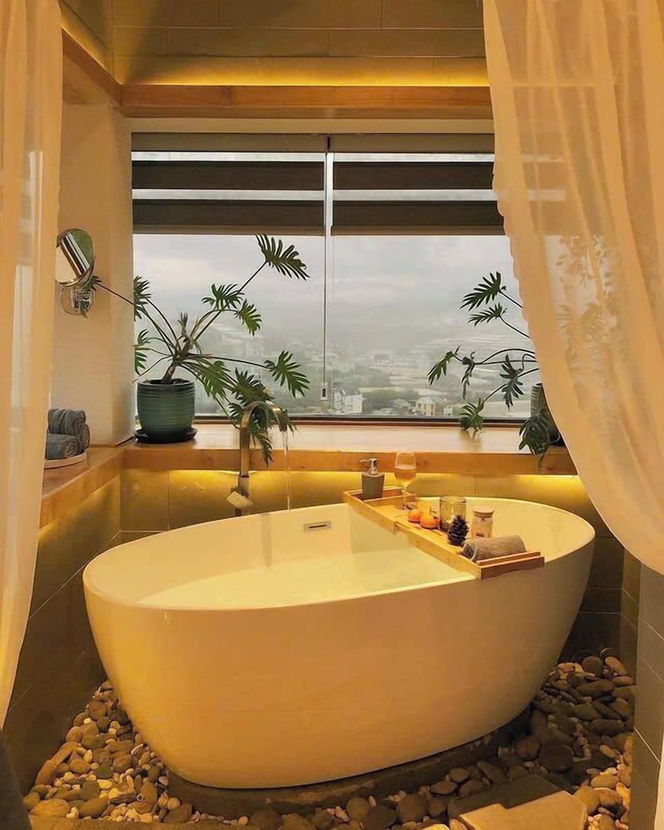 Shower, hair dryer, slippers, bidet