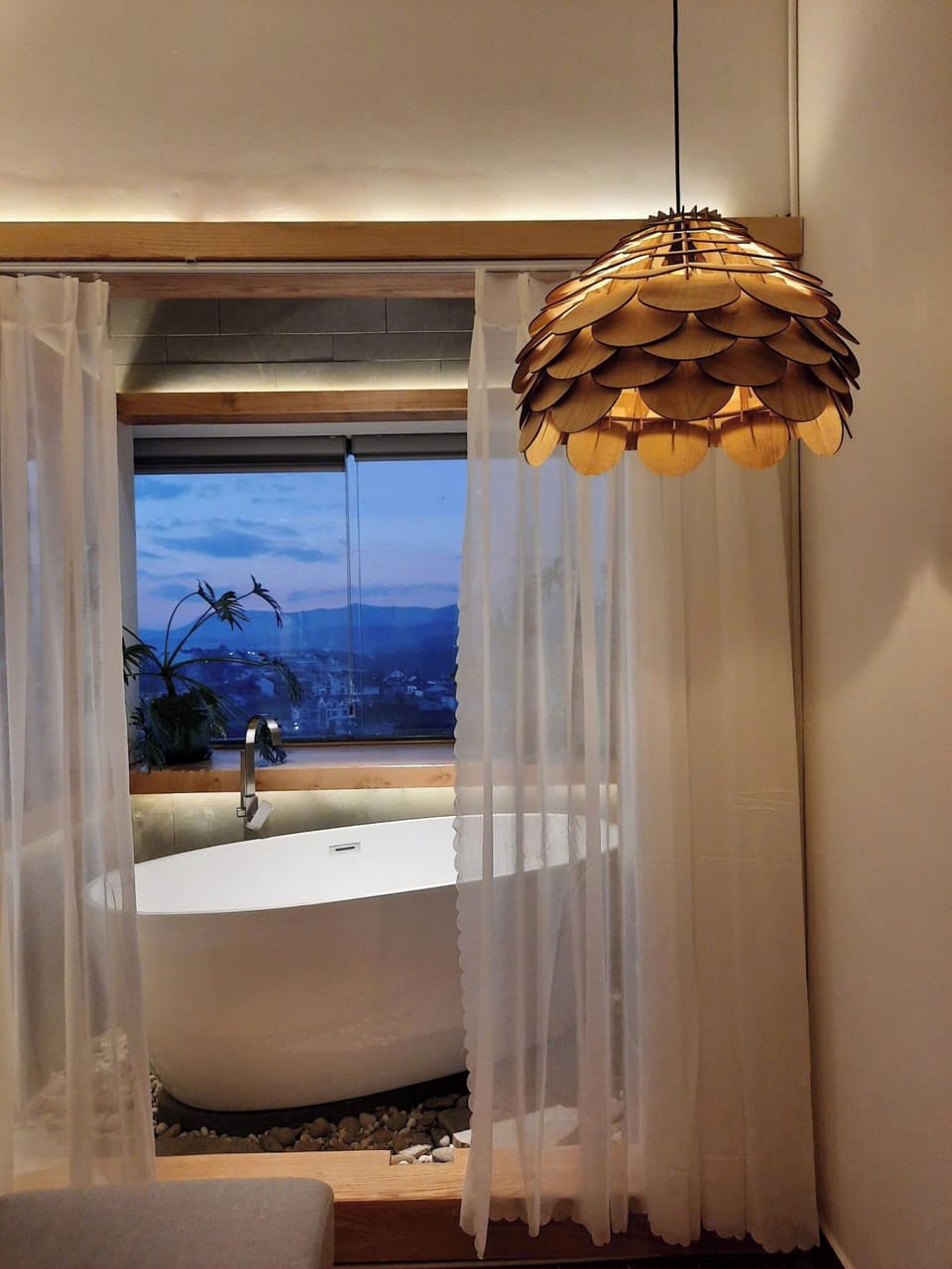 Shower, hair dryer, slippers, bidet