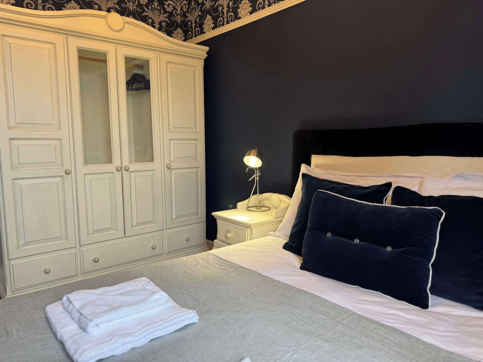 Charming 4BDR Spacious Sheffield Home with Parking House in Sheffield