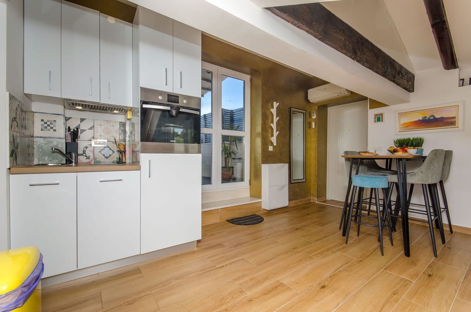 Apartment (A1) | Private kitchen | Fridge, oven, stovetop, dishwasher