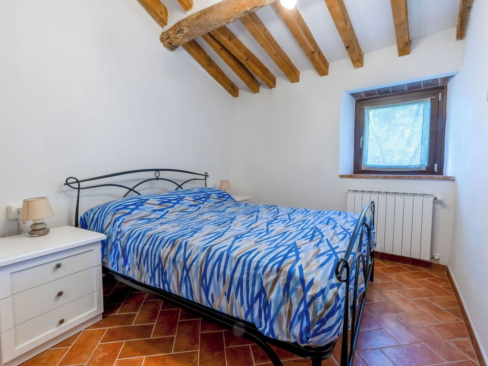 Wood, Bed, Bedroom, Flooring, Interior Design, Furniture, Floor, Bed Sheet, Bedding, Home