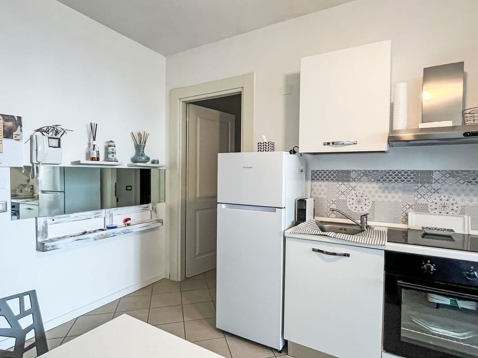 Wood, Furniture, Flooring, Interior Design, Floor, Ceiling, Apartment, Room, Wood Stain, Chair