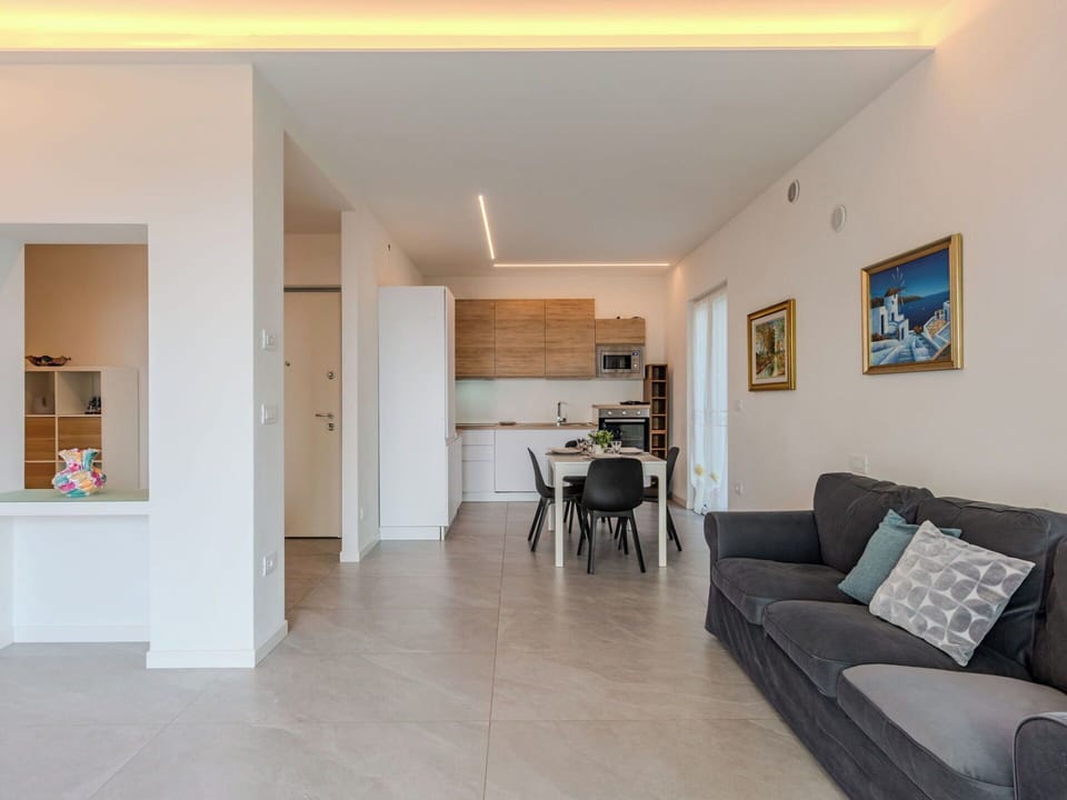 Flooring, Interior Design, Floor, Wall, Wood, Ceiling, Furniture, Room, Lighting, Wood Flooring