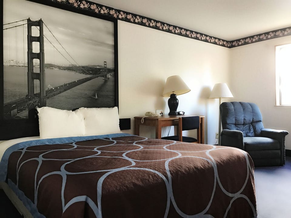 Iron/ironing board, free WiFi, bed sheets