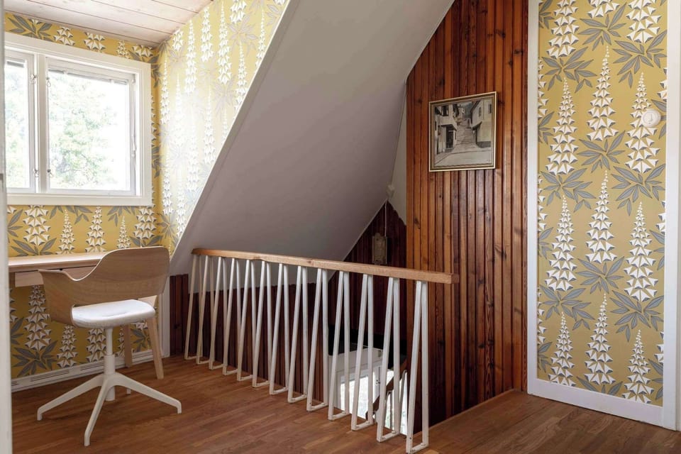 Staircase connecting to rooms.