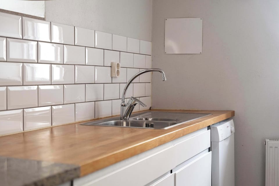 Details of the kitchen. 