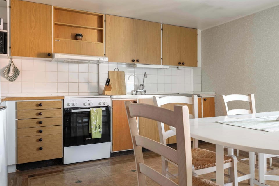 Fully equipped kitchen, featuring an oven, stove, and sink.
