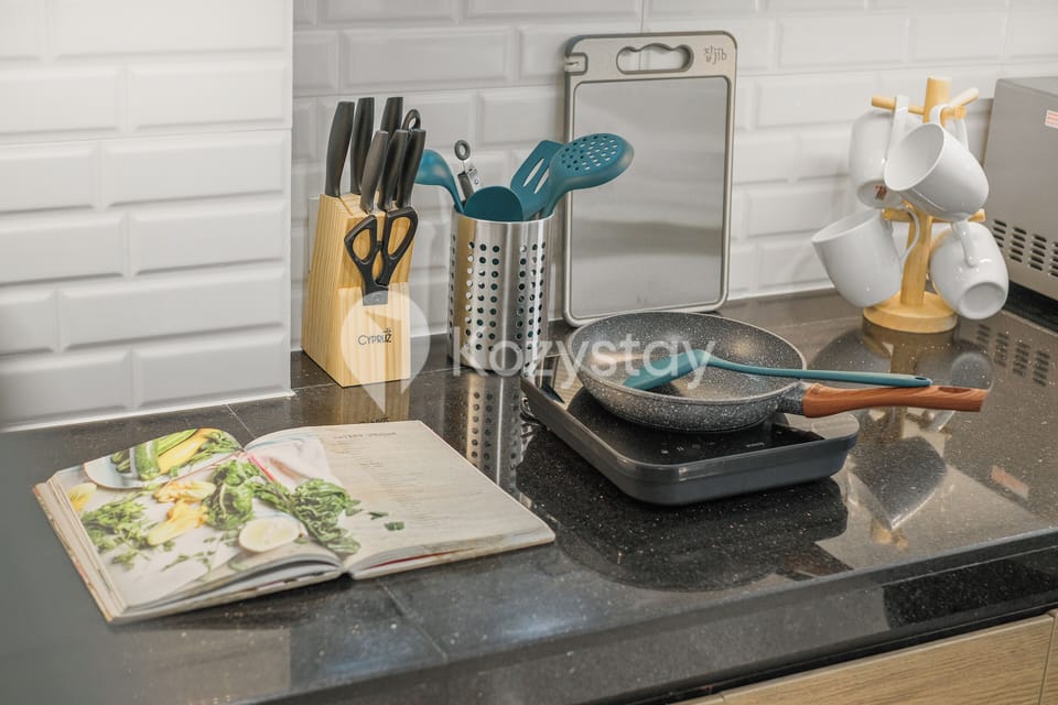 Apartment, 1 Bedroom, Courtyard View | Private kitchenette | Full-size fridge, microwave, stovetop, rice cooker