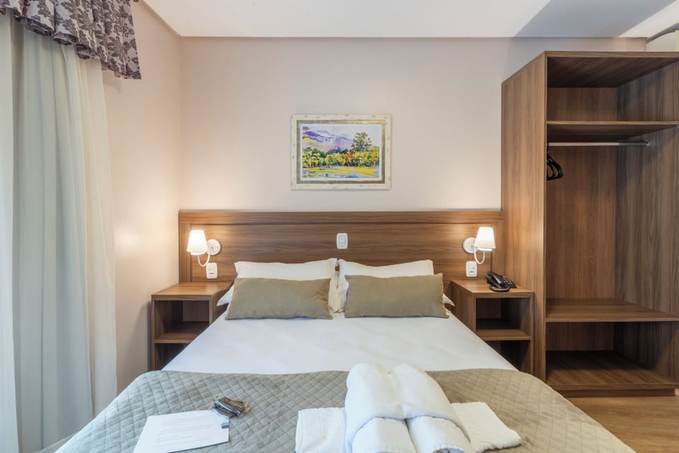 Connecting room III | Minibar, blackout drapes, free WiFi, bed sheets