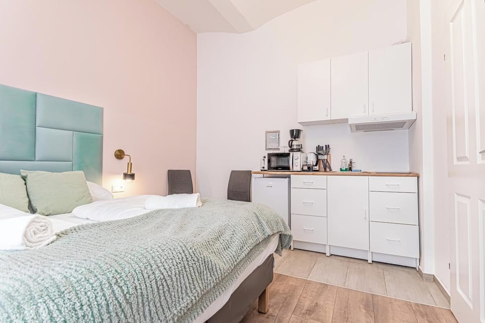 Basic Studio | Iron/ironing board, free WiFi