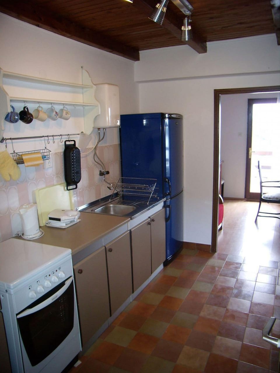 Apartment (A1) | Private kitchen | Fridge, microwave, oven, stovetop