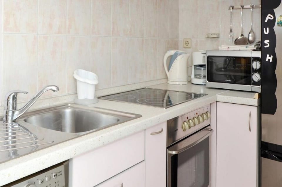 Apartment (A1) | Private kitchen | Fridge, microwave, oven, stovetop