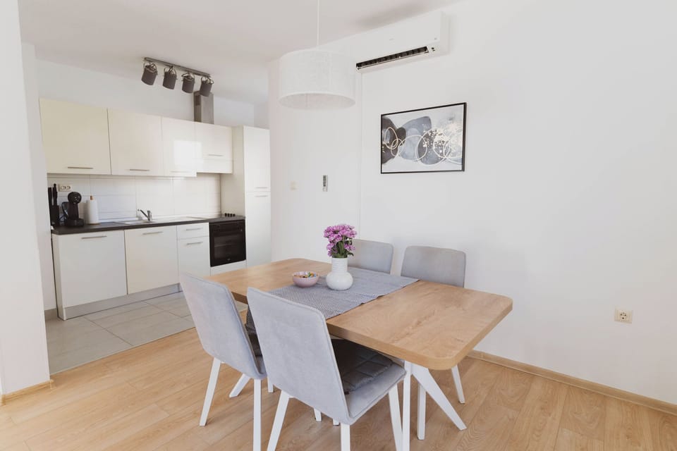 House | Private kitchen | Fridge, oven, stovetop, espresso maker