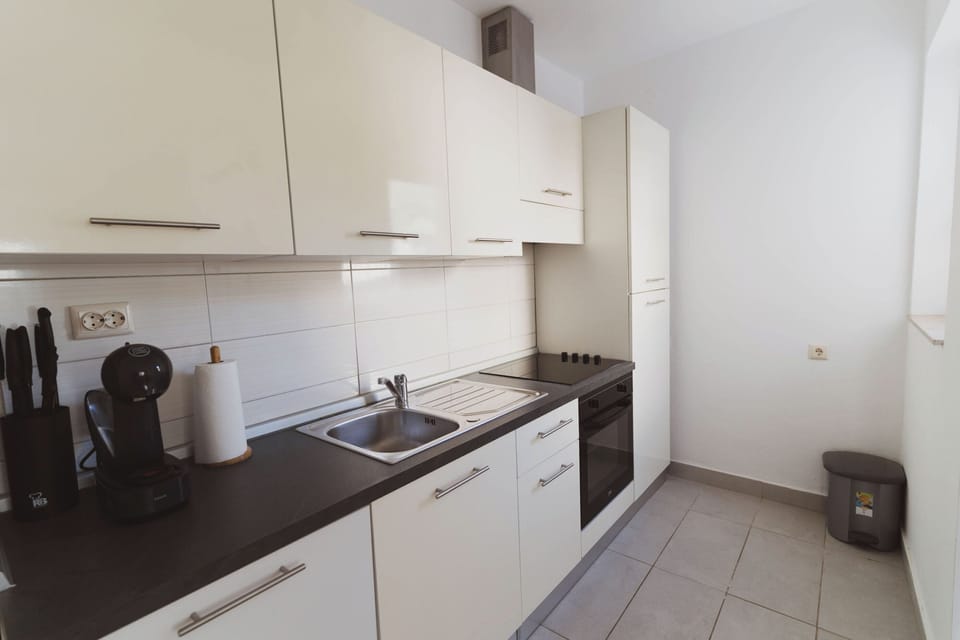 House | Private kitchen | Fridge, oven, stovetop, espresso maker