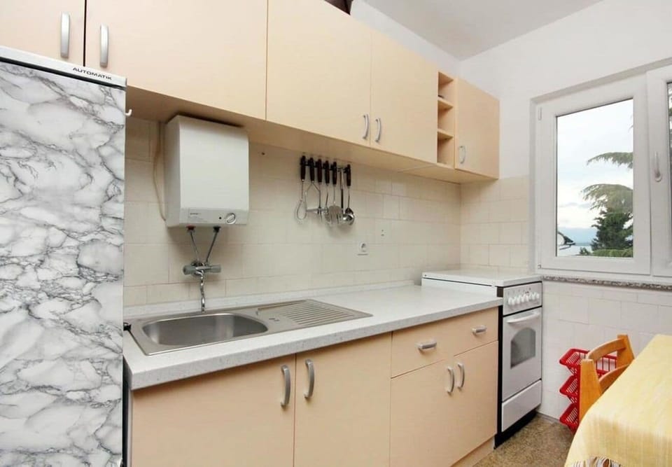 Apartment (A1) | Private kitchen | Fridge, oven, stovetop, espresso maker