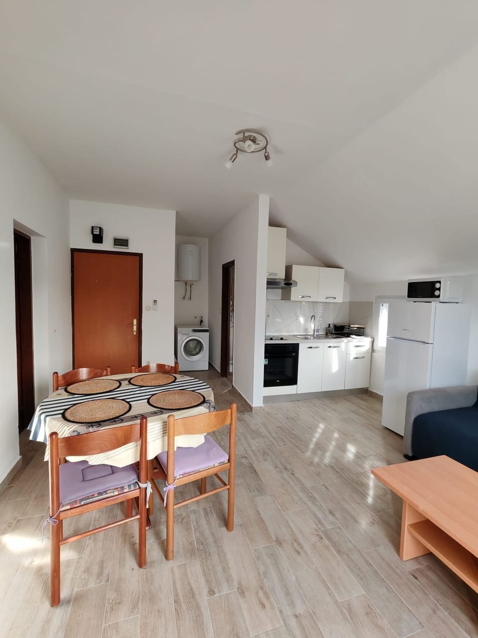 Apartment (A1) | Private kitchen | Fridge, microwave, oven, stovetop