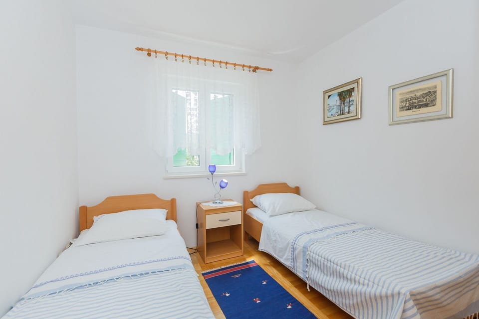 House | Iron/ironing board, free WiFi