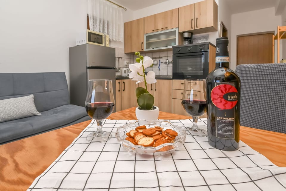 Apartment (A1) | Dining