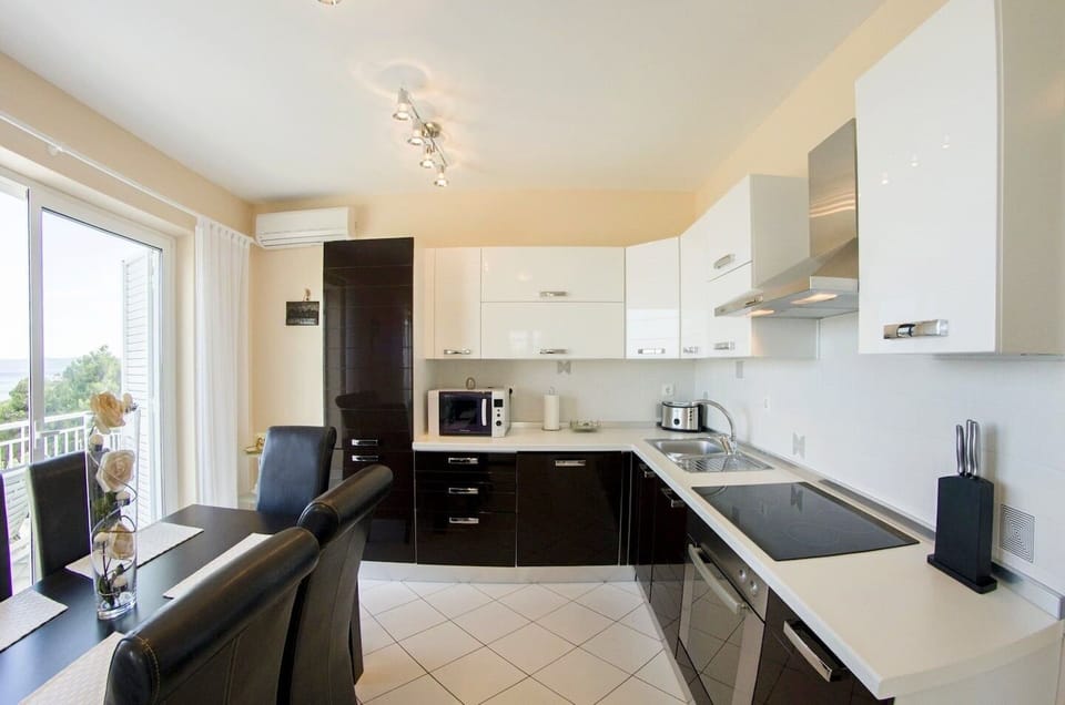 House | Private kitchen | Espresso maker, fridge, microwave, oven