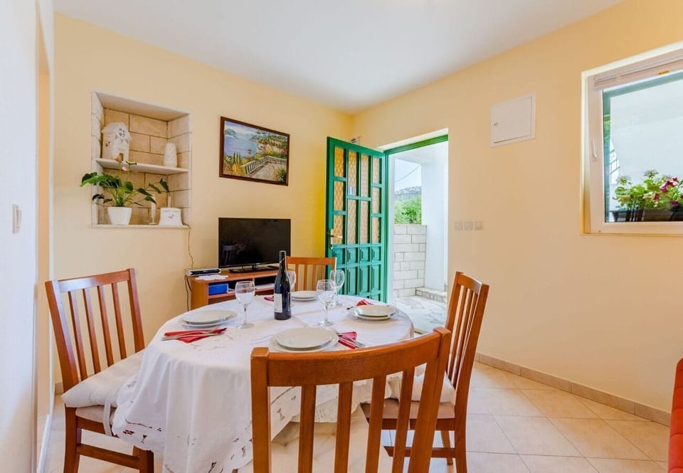 House | Dining