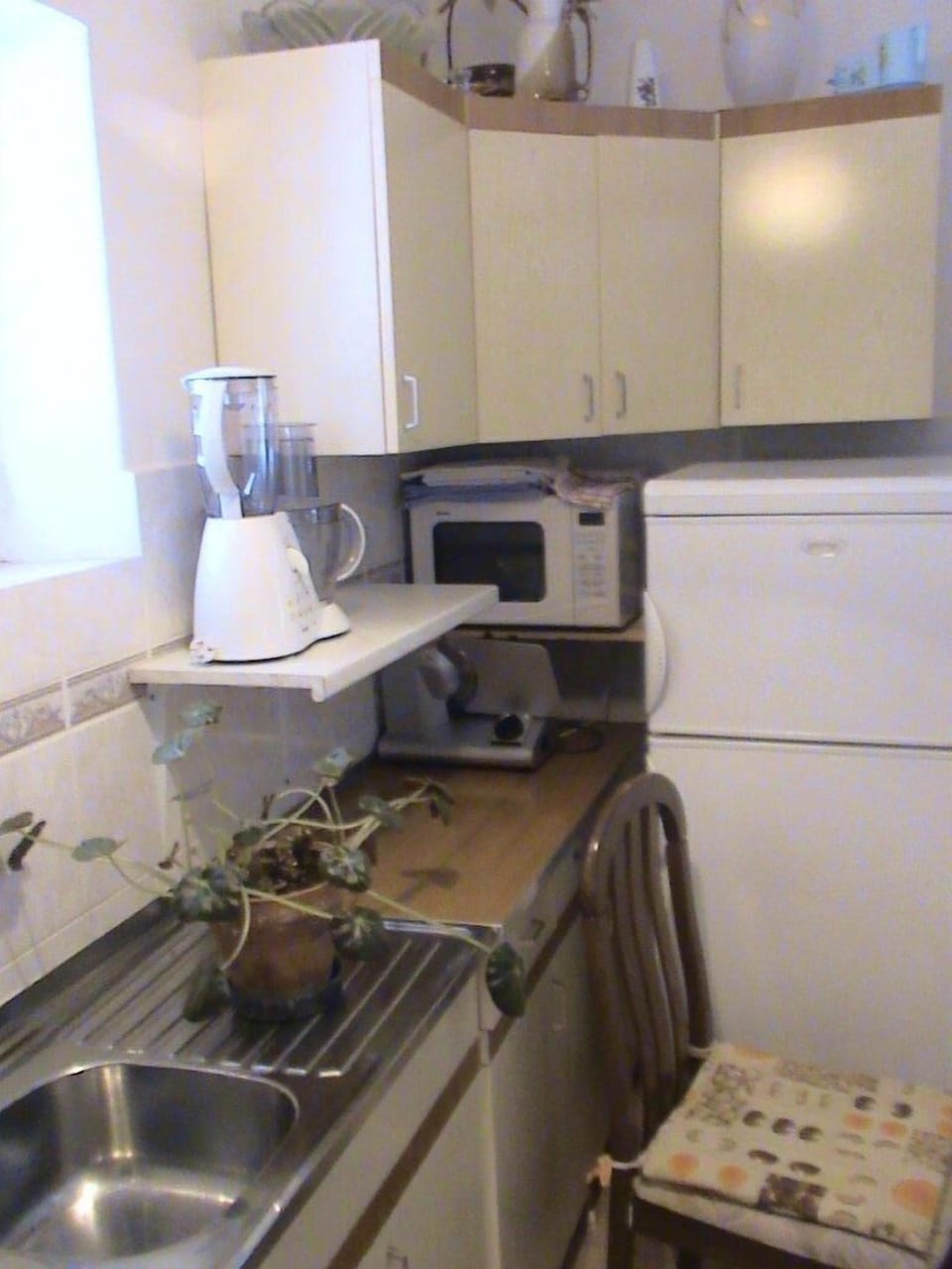 Apartment (A1) | Private kitchen | Fridge, microwave, oven, stovetop