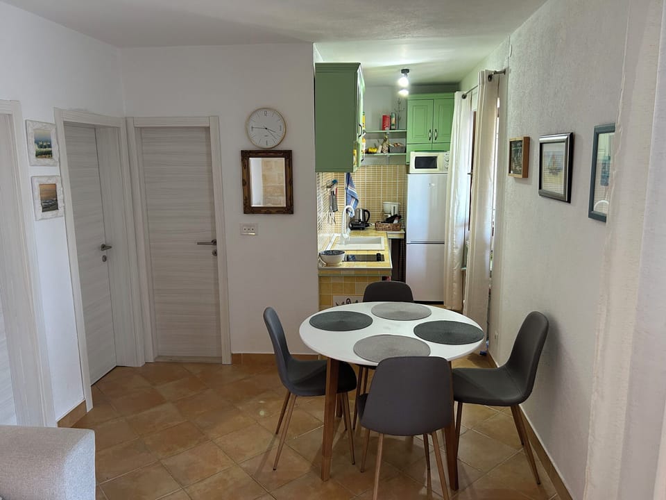 Apartment (A1) | Dining