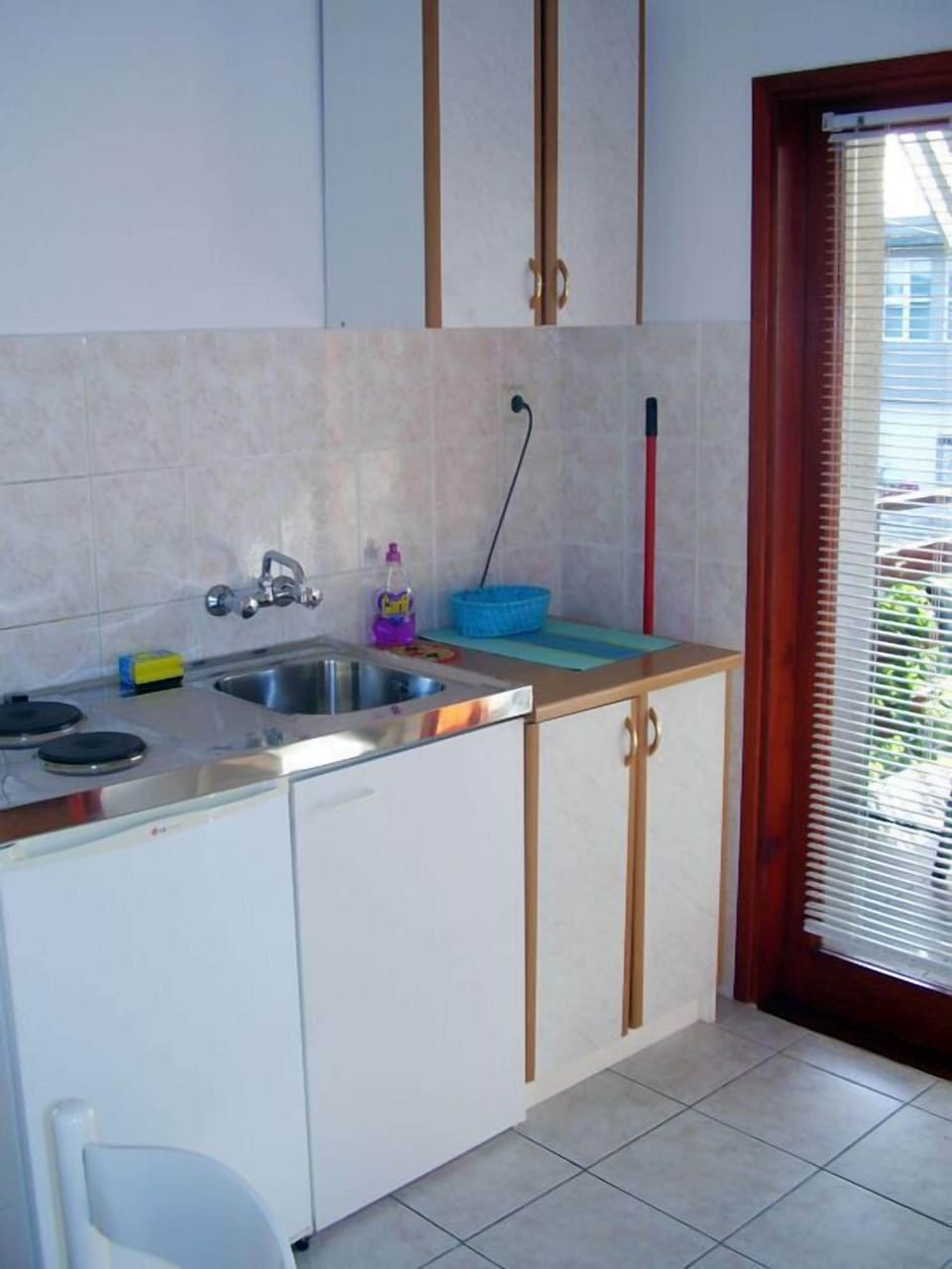 Apartment (A1) | Private kitchen | Fridge, cookware/dishes/utensils